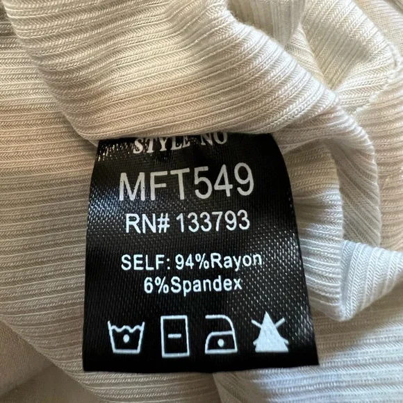 NWOT POL Gray/Beige Floral Flowy Criss Cross Tank Top - Picture 5 of 6